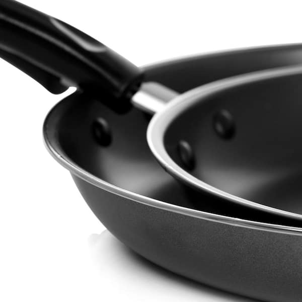 https://images.thdstatic.com/productImages/15f5b945-6749-4acb-a607-e9edd4e27076/svn/metallic-gray-gibson-skillets-985118083m-76_600.jpg