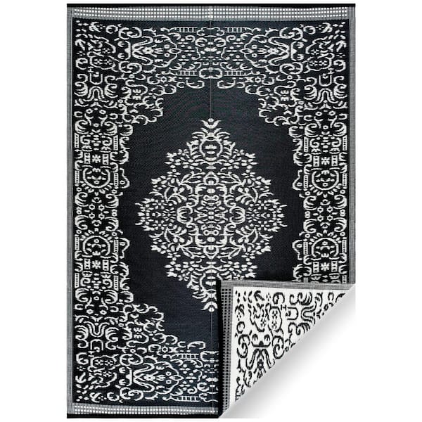https://images.thdstatic.com/productImages/16084b54-a900-4d11-9cf5-a3cada68d144/svn/black-white-beverly-rug-outdoor-rugs-hd-odr20745-6x9-66_600.jpg