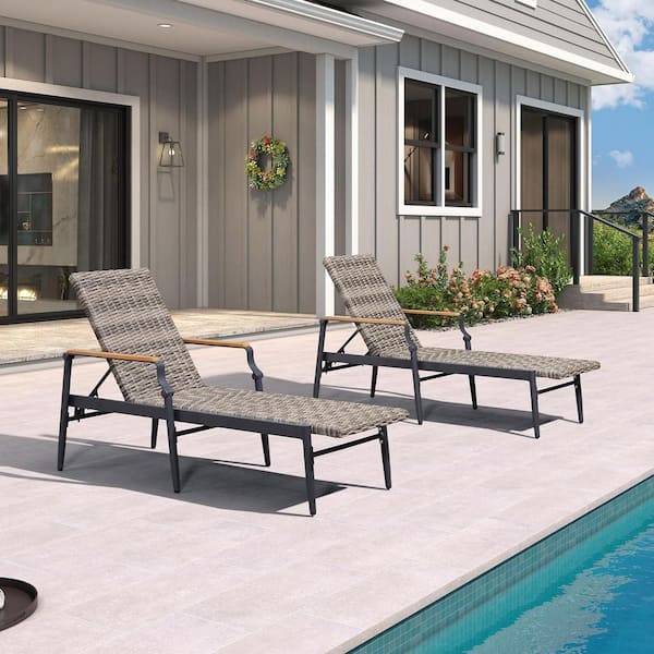 Outdoor Lounge Chaise Patio Pool Lounger Wicker Chairs with Wooden Armrest for Pool Backyard Garden, Light Gray