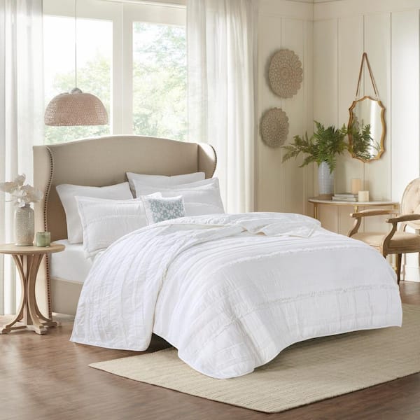 Madison Park Isabella White Polyester Full/Queen Microfiber Reversible Ruffle Quilt Set
