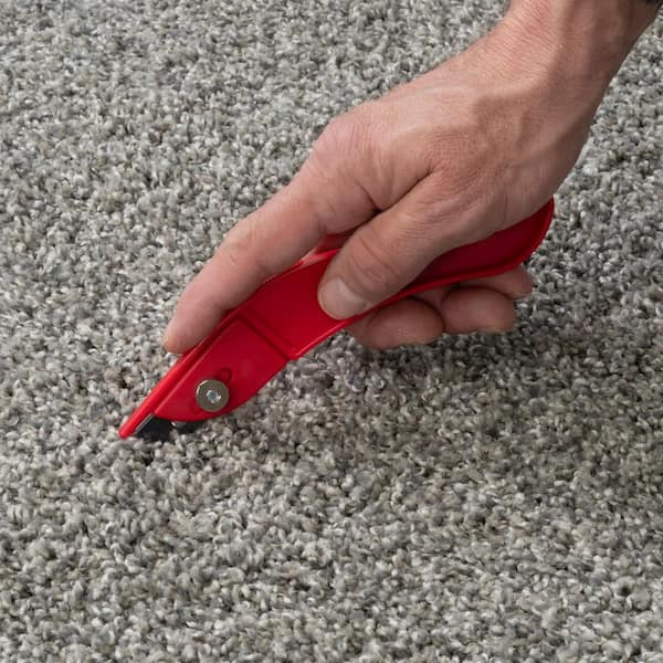 Slotted Blade Carpet Knife with Thumb Guard for Safety