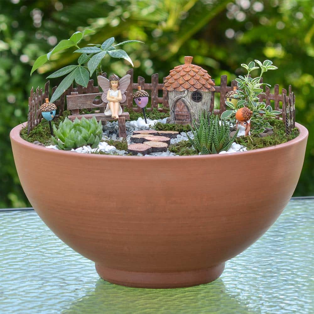 Adoring Acorns 11-Piece Brown Polyresin Fairy Garden Kit