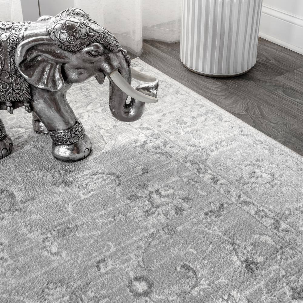 Light Grey Synthetic Medallion Area Rug, 5' Square