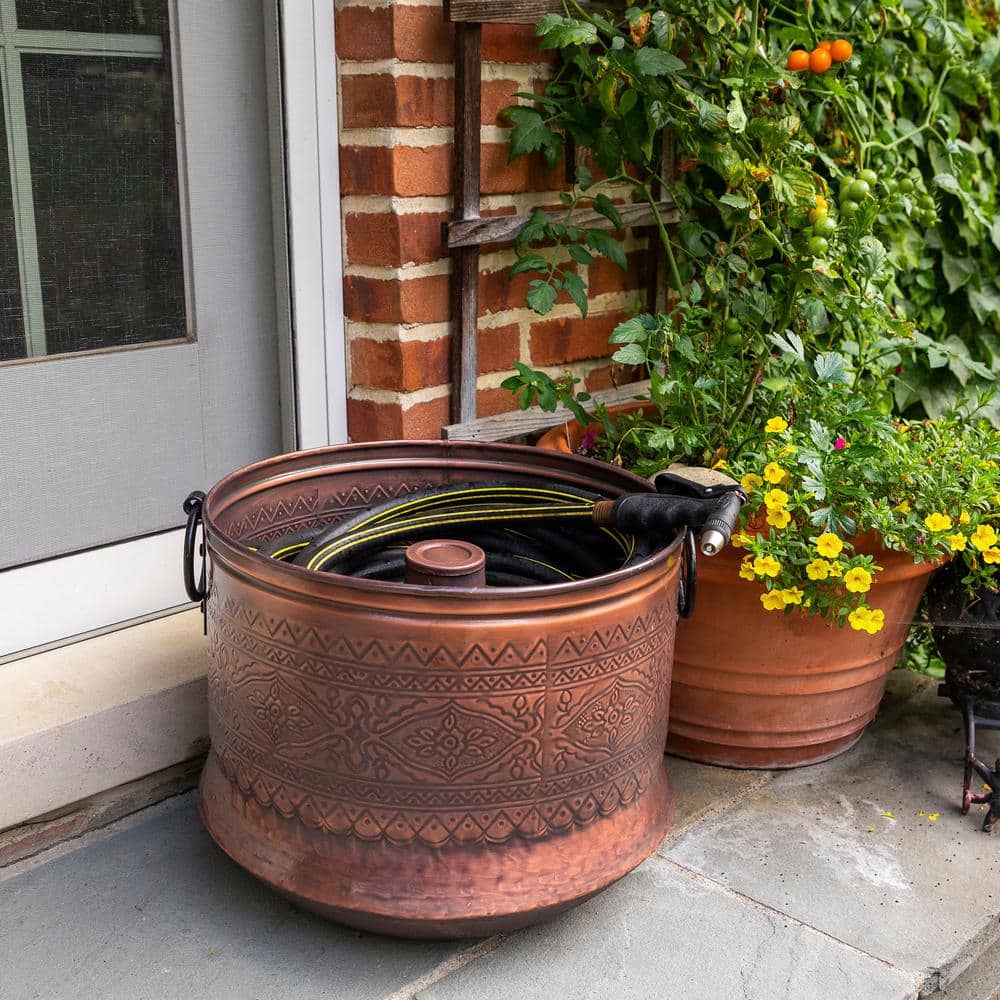 Antique Bronze Embossed Metal Hose Holder with Drain Holes