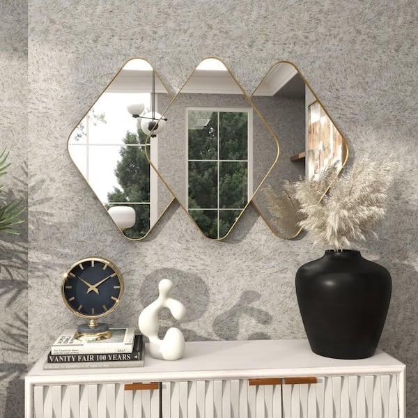 CosmoLiving by Cosmopolitan 28 in. x 43 in. Overlapping Diamond