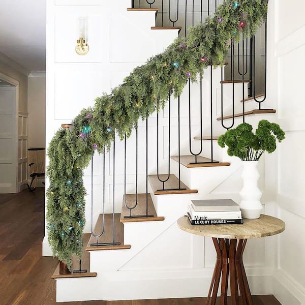 A 9FT Artificial cedar Christmas Garland with pre-lit lights