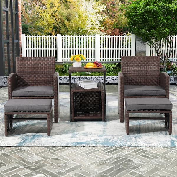 Freestyle 6-Piece Wicker Brown Outdoor Conversation Set with Ottomans and Side Table, Dark Grey Cushions