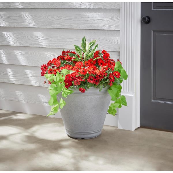 Vigoro Alameda Extra Large Gray Plastic Planter (22 in. L x 22 in. W x 17.5  in. H) DV22LGWH - The Home Depot