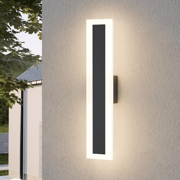 15.7 in. 1-Light Black Modern Linear Integrated LED Indoor/Outdoor Wall Sconce