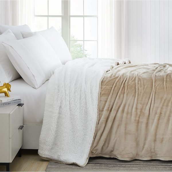 SOUTHSHORE FINE LINENS Sand Ultra-Soft Reversible Sherpa Fleece Queen Blanket