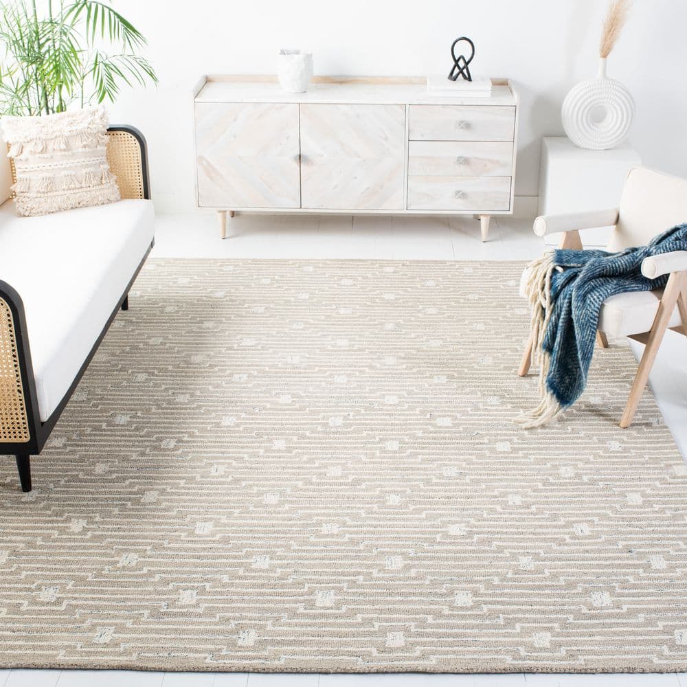 Elegance Tufted Round Grey Wool Area Rug, Handmade 95"