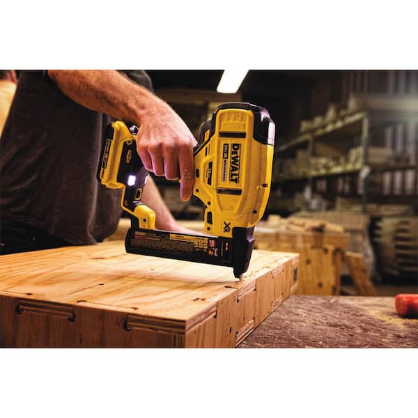 DEWALT - 20V MAX XR Lithium-Ion Cordless 18-Gauge Narrow Crown Stapler Kit with 2.0Ah Battery, Charger and Contractor Bag