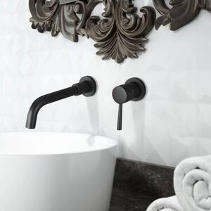 Single Handle Wall Mounted Faucet in Matte Black
