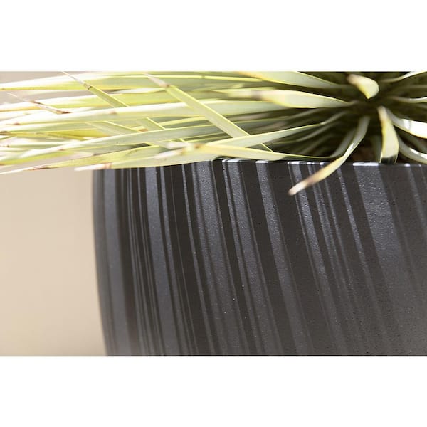 Jesslyn Medium 24 in. Dia Black Fiberstone Indoor Outdoor Modern Round Planter