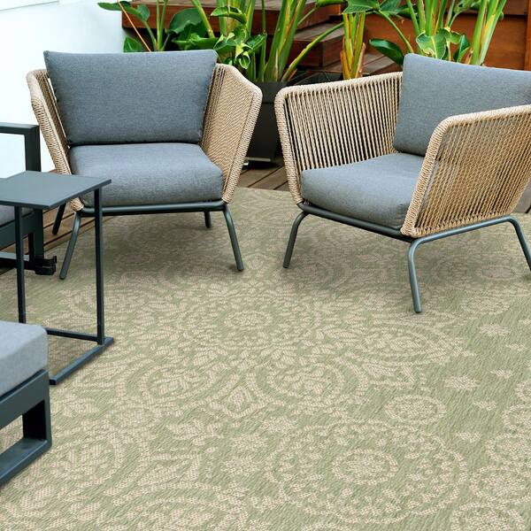 Green Medallion 5 ft. x 7 ft. Indoor/Outdoor Area Rug