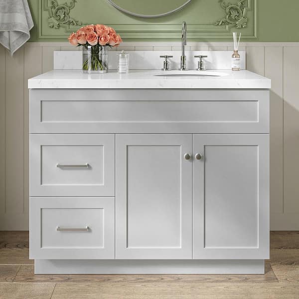 ARIEL Hamlet 42.25 in. W x 22 in. D x 36 in. H Single Sink Freestanding Bath Vanity in Grey with Carrara White Quartz Top