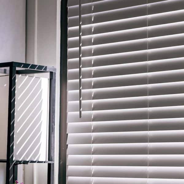 https://images.thdstatic.com/productImages/177d14a1-6664-4068-9993-d88975afdbdc/svn/chelsea-white-commercial-grade-chicology-faux-wood-blinds-cfw-wp2-25-5x36-66_600.jpg