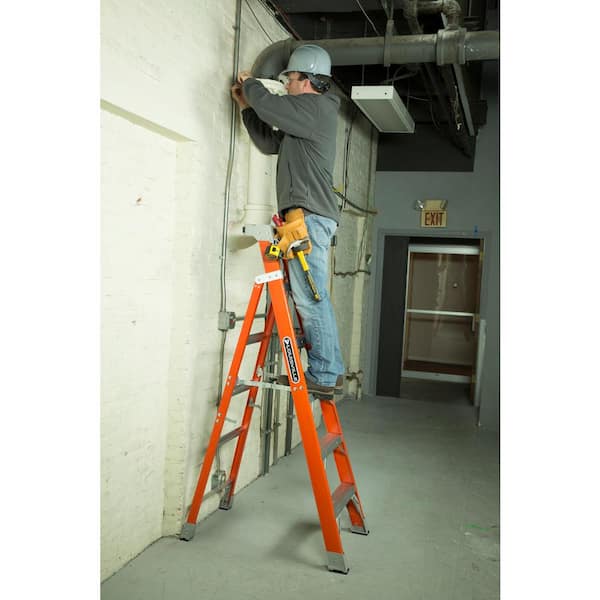 Louisville Ladder FS1404HD 4' 375-Pound Fiberglass Step Ladder