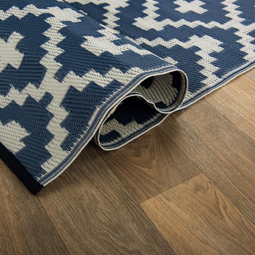 Navy and White Geometric Reversible Synthetic Rug 3' x 5'