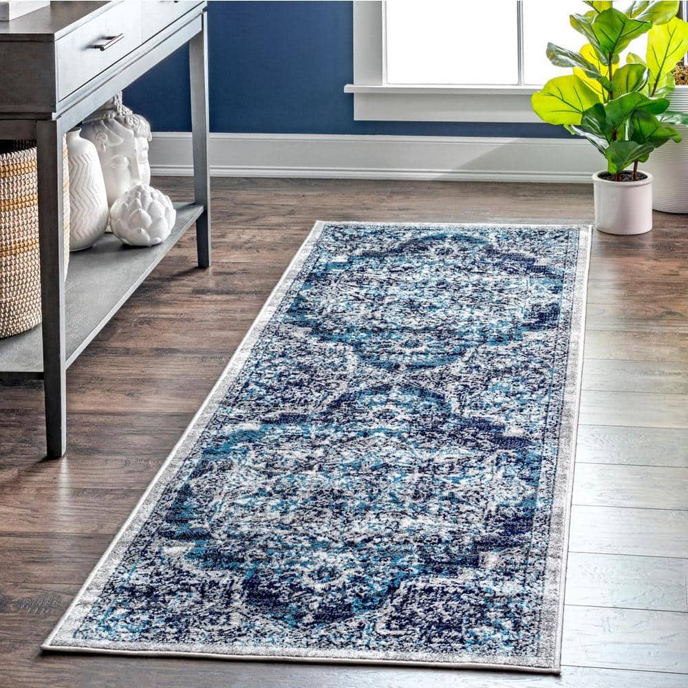 Maryanne Blue and White Synthetic Medallion Accent Rug 2x3