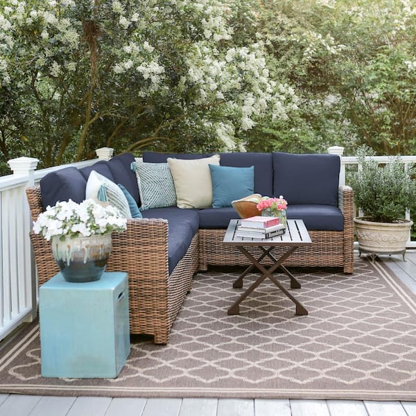 Outdoor sectional outlet with sunbrella cushions