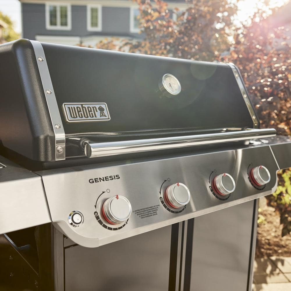 Genesis E-415 Black Porcelain-Enamel 4-Burner Gas Grill