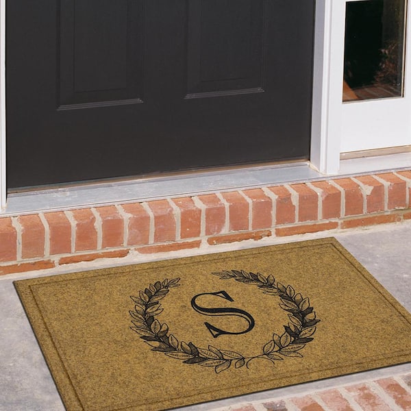 Laurel Multi 24 in. x 36 in. Faux Coir Monogrammed P Door Mat