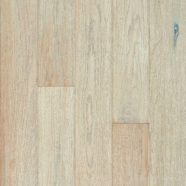 Bruce American Vintage Champagne Toast Red Oak 3/4 in. T x 5 in. W Scraped Solid Hardwood Flooring [23.5 sq. ft./carton]