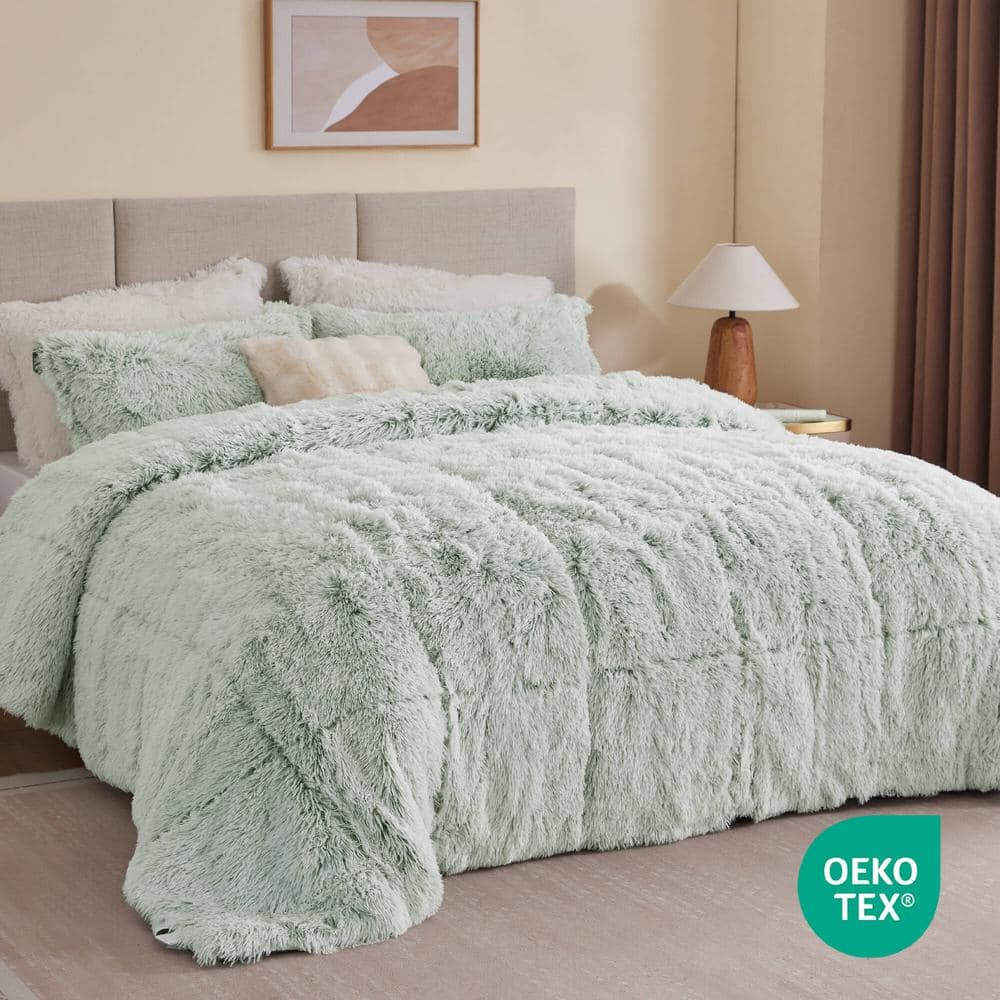 Full Green and White Faux Fur Comforter Set