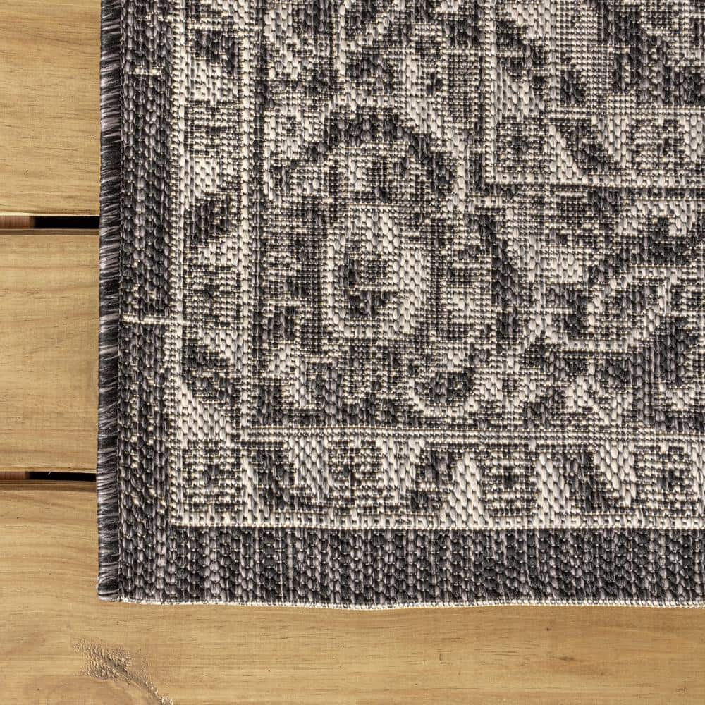 Elegant Twining Vine Black and Gray 4' x 6' Synthetic Area Rug