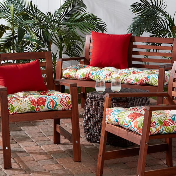 https://images.thdstatic.com/productImages/17fe6fbb-7b8d-47c0-8870-a5cf2a09a180/svn/greendale-home-fashions-outdoor-dining-chair-cushions-oc6800s2-breeze-fa_600.jpg