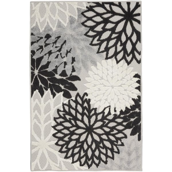HomeRoots Black, White 3 ft. x 4 ft. Woven Polypropylene Indoor/Outdoor Area Rug