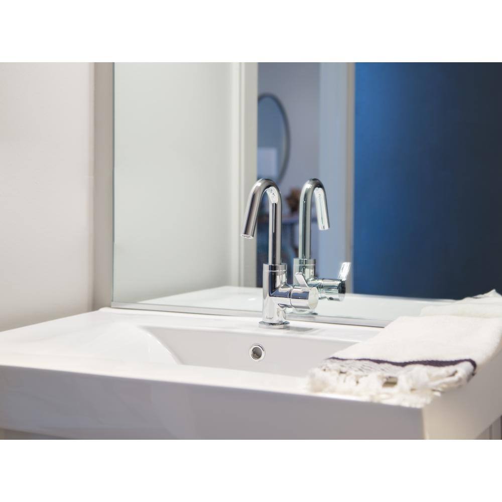 Polished Chrome Single Handle Lavatory Faucet with Drain Assembly