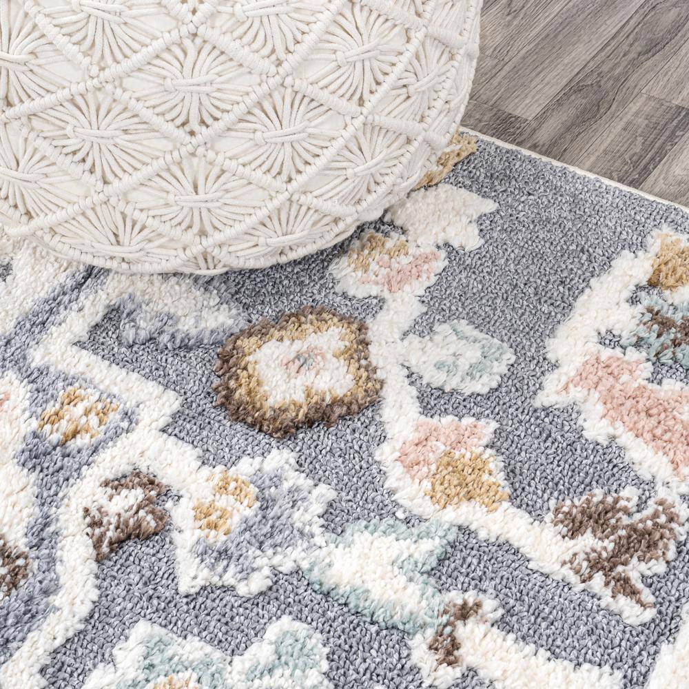 Aziza Gray and Multicolor Synthetic Medallion Area Rug