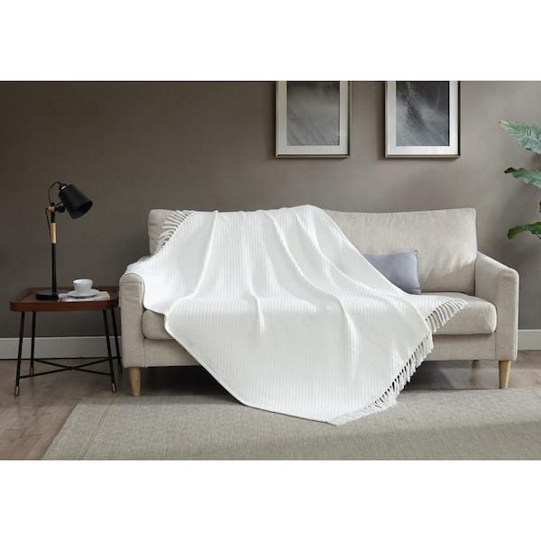 white cotton throw blanket