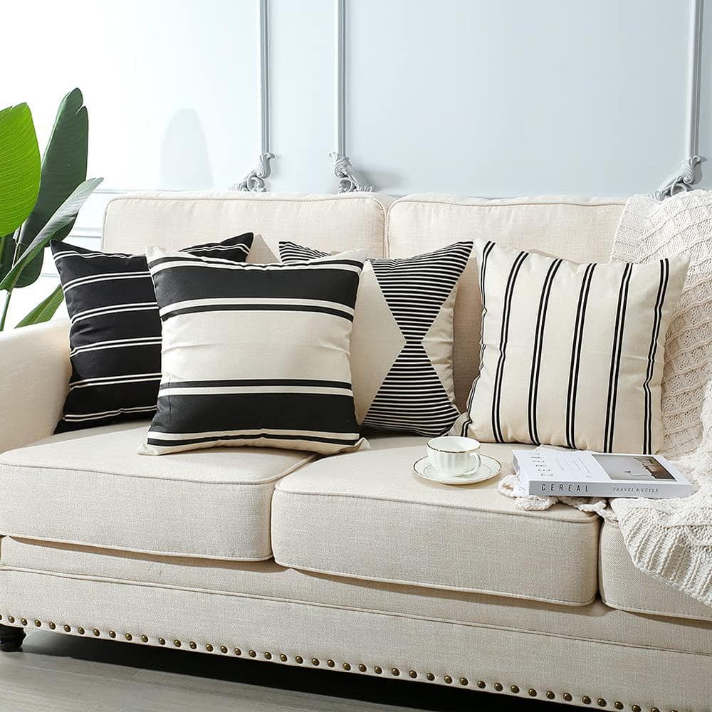 18" Black and White Geometric Polyester Outdoor Pillow Covers Set of 4