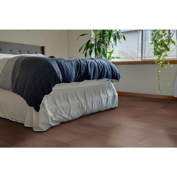 DIP Design Is Personal Mt St Helens Oak 10 mm T x 7.75 in. W Laminate Wood Flooring (20.4 sq. ft./8 planks)