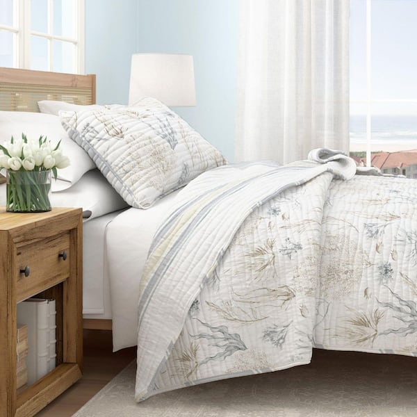 Brown Coastal Coral Reversible 3-Piece King / California King Microfiber Quilt Set