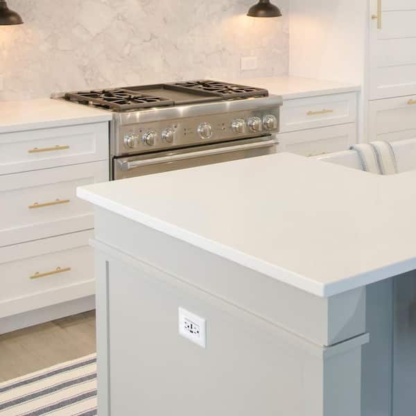 15 Amp Decorator Tamper-Resistant Duplex Outlet and 4.6 Amp USB Charger Receptacle, Wall Plate Included, White (10-Pack)