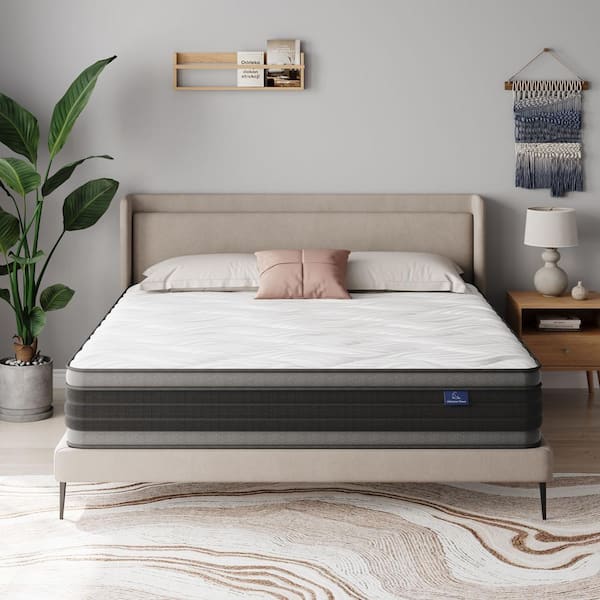 Vesgantti Euro Top Series Queen Medium Ergonomic Design Memory Foam Pocket Spring 14 in. Mattress