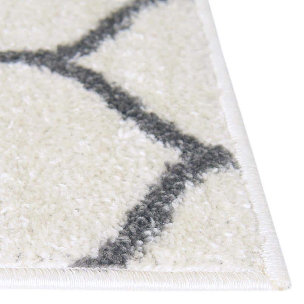 Ivory Trellis 3'3"x5'3" Synthetic Rectangular Rug for Indoor Use