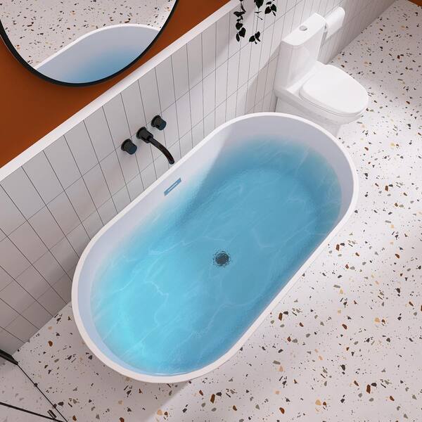 Zeafive Dazr 63 in. x 31.1 in. Acrylic Freestanding Soaking