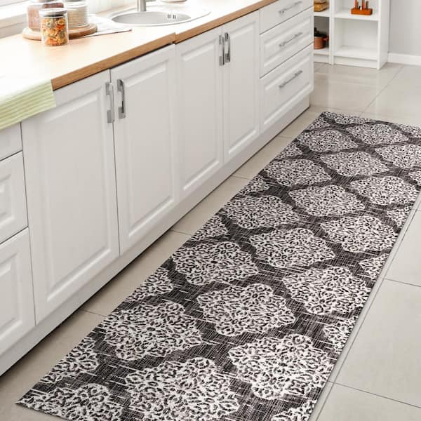 JONATHAN Y Tuscany Ornate Medallions Black/Ivory 2 ft. x 8 ft. Indoor/Outdoor Runner Rug