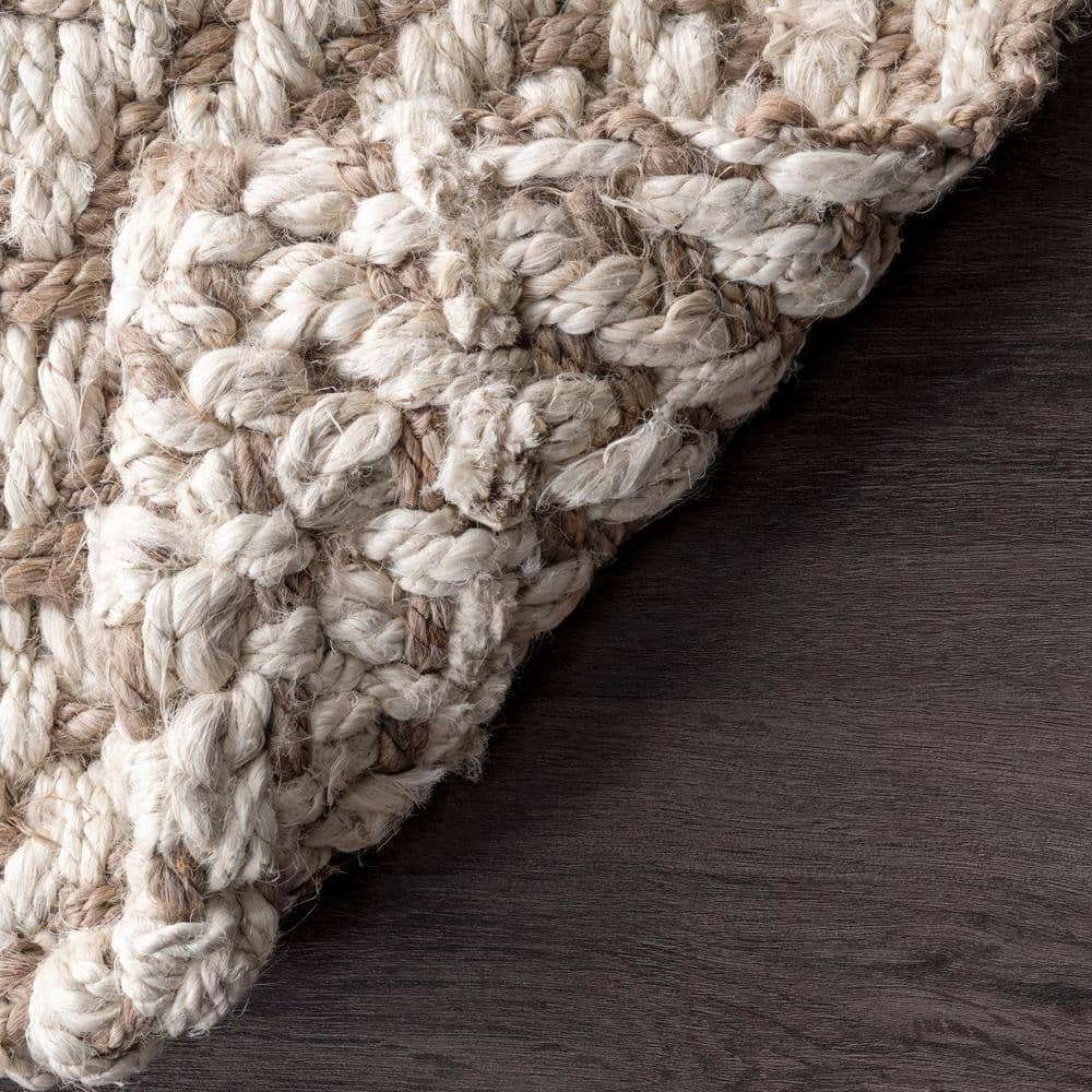 Handmade Off White Chevron Jute 4' x 6' Rug