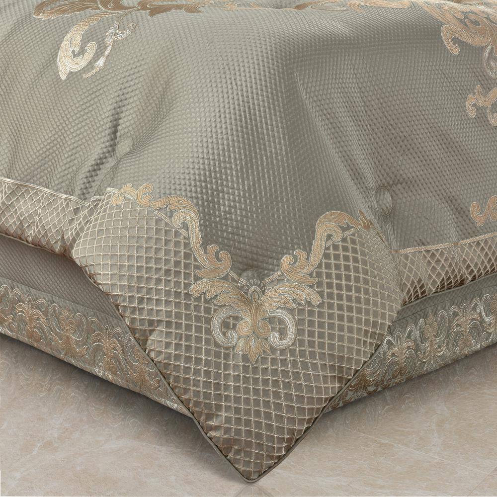 Ivory Queen 4-Piece Gathered Embellishment Bedspread Set