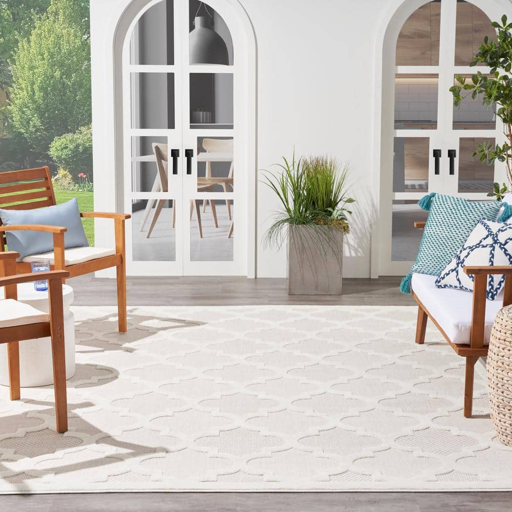 Ivory and White Synthetic Trellis Flat Woven 7' x 10' Rug