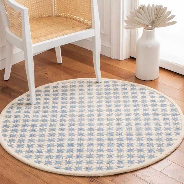Novelty 4 ft. x 4 ft. Ivory/Blue Crosstitch Round Area Rug