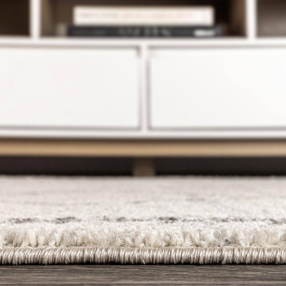 Gray and Ivory Geometric Rectangular Area Rug 3' x 5'