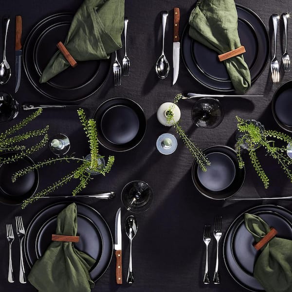 Stoneware 16 piece outlet dinnerware set