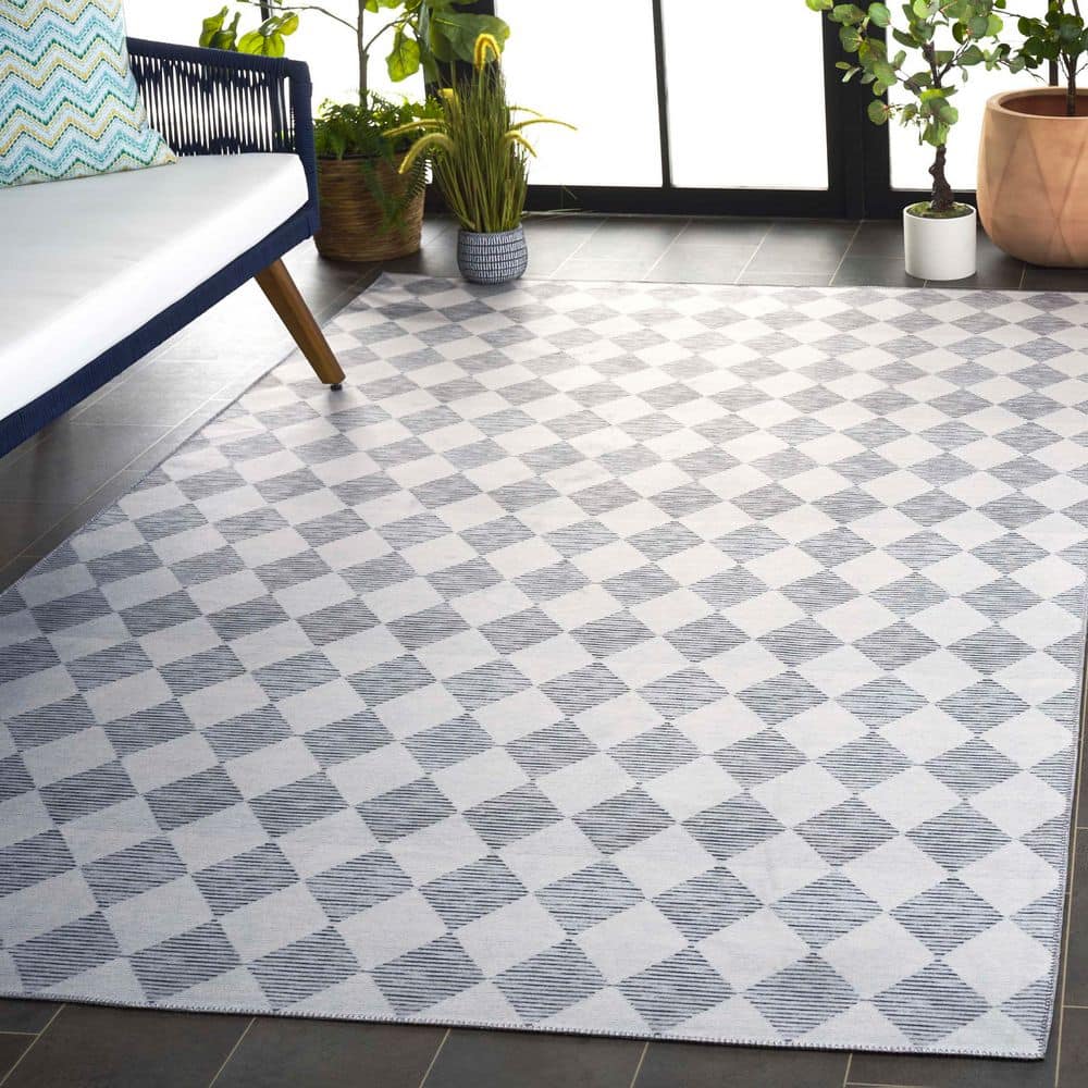 Santa Clara 6 ft. x 6 ft. Gray/Ivory Checkered Diamond Square Area Rug price history on PriceWatchPro